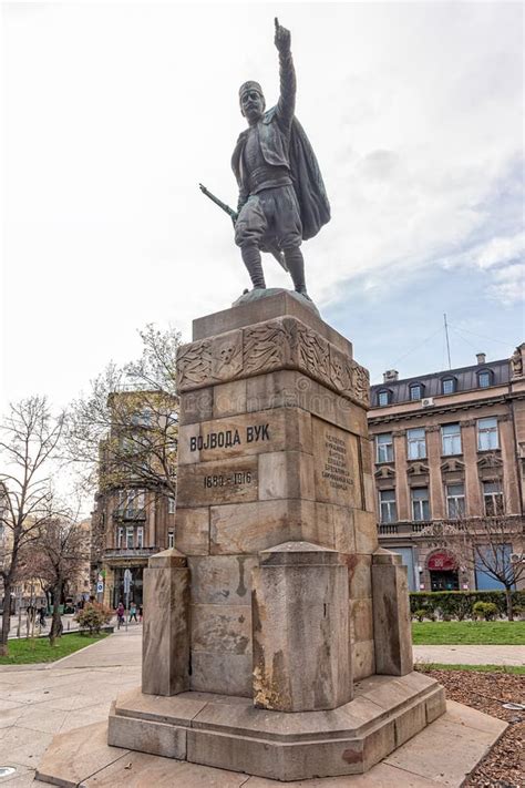 Monumento A Vojvoda Vuk Es Una Escultura En El Parque De Primavera En