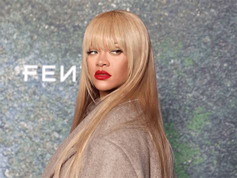 Rihanna Blonde Kapsels Rihanna S Bold New Look Singer Debuts Blonde