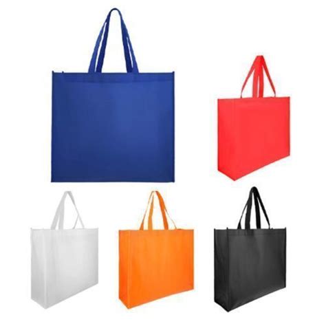 Bolsa ecológica laminada y cosida de non woven de 96 gr m2 con asa de