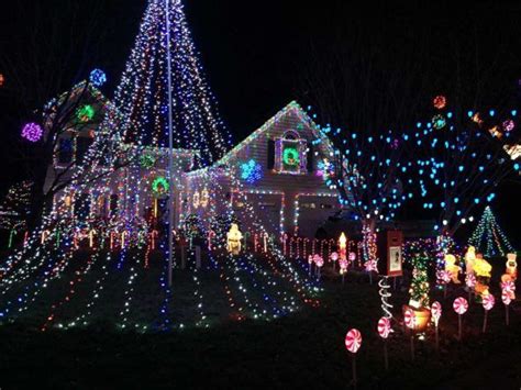 20 Phenomenal Outdoor Christmas Lights Setups Outdoor Christmas