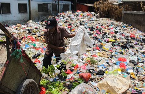 Tumpukan Sampah Kembali Hiasi Pasar Sehat Cileunyi Bandung