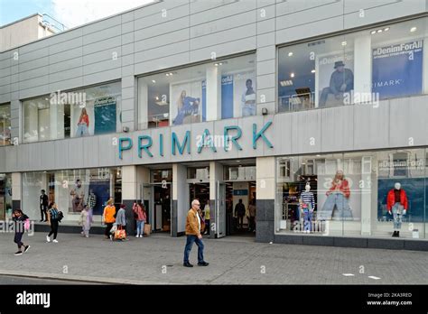 The entrance to the Primark clothing retailer on the High Street in ...