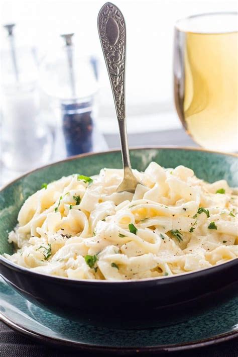 Quick And Easy Fettuccine Alfredo In A Bowl Sprinkled With Parsley