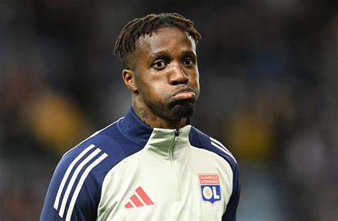 Wilfried Zaha Vir Par Lyon Avant Le Mercato Foot