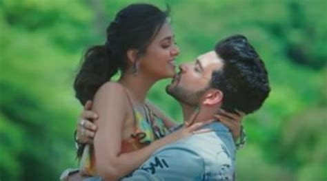 Karan Kundrra Tejasswi Prakash Embrace Love And Rain In New Song