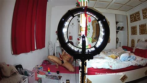 Lantaland Super Hot Babe Playing With Her Toy And Pussy On Cam