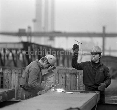 Ddr Bildarchiv Boxbergoberlausitz Arbeiter Einer Brigade Im