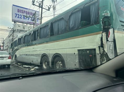 Choque De Dos Autobuses Y Un Tr Iler En Toluca La Jornada Estado De