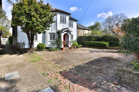 Property In Wrythe Green Road Carshalton Surrey Sm5 2qt