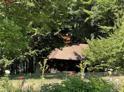 Schitul Poiana Florilor Obiective Turistice De Văzut și Vizitat