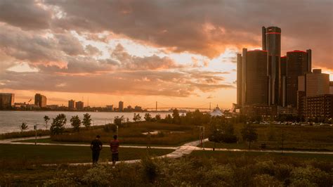 Detroit River, sunset : r/Detroit