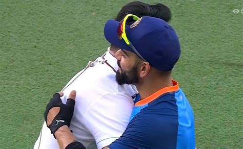 Ishika Pandey On Twitter Virat Kohli Hugged Wasim Akram And Irfan Pathan In The Ground During