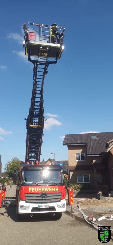 128 2023 Feuer Unklare Rauchentwicklung Im Dachbereich Feuerwehr Rhede