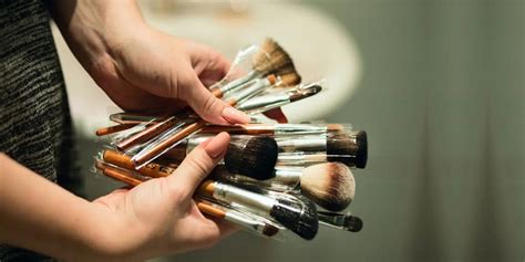 Cómo Utilizar Una Brocha De Maquillaje December 2024