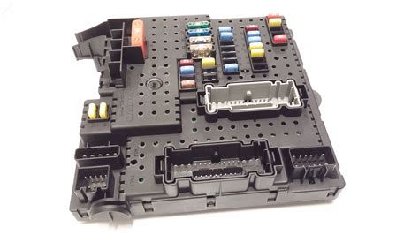 2005 Volvo V70 Xc Electronics Box Control Units Electronic Module Rem Relay And Fuse