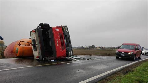 Traffico Camion Si Ribalta Sulla Provinciale Tra Castiglione E