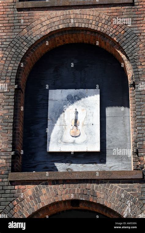 Street Art In Dumbo Of Le Violon D Ingres By Man Ray Stock Photo Alamy