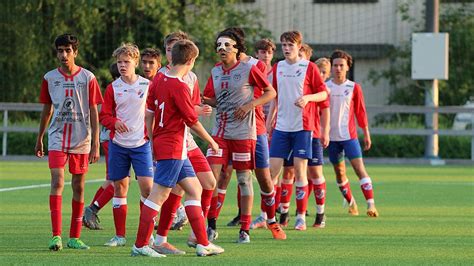 Nes Sporten Tidligere Nesfotballen Bilder Fra G Kampen Mellom