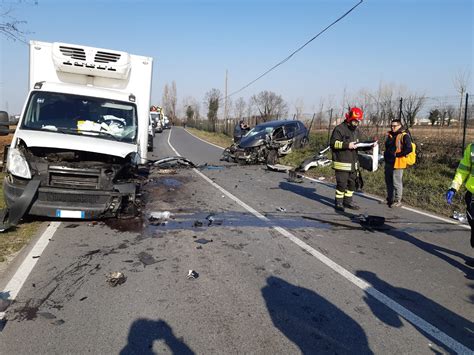 Grave Incidente Frontale A Cernusco Tra Un Furgone E Un Auto Soccorsi