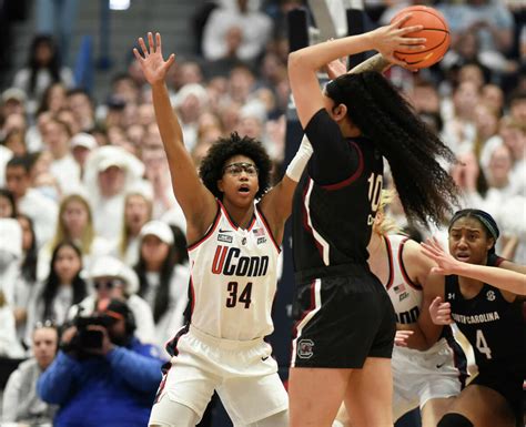 Uconn S Ayanna Patterson Using Nil To Raise Awareness For Autism