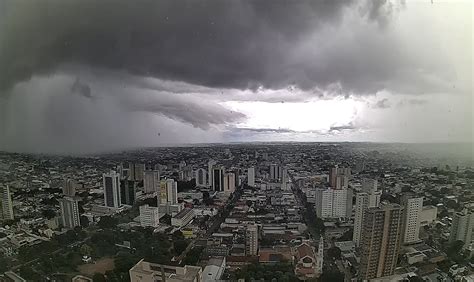 Chuva intensa raios e ventania para a região Centro Oeste durante o