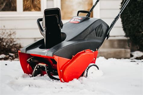 7 Troubleshooting Tips to Try If Your Snow Blower Won't Start Up