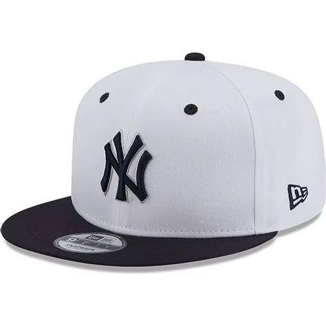 Gorra Plana Blanca Y Azul Marino Snapback Con Logo Azul Marino Fifty