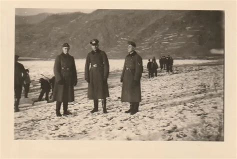 PHOTO SOLDATS ALLEMANDS WW2 Officier Sur Le Terrain 1683 EUR 1 50