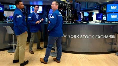 Wall Street Rises As Weak Private Jobs Data Bolsters Rate Cut Bets