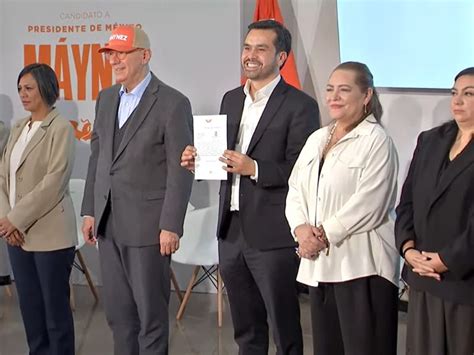 Álvarez Máynez se registra como candidato a la Presidencia acusa a