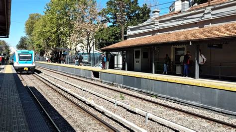 Tren CSR Eléctrico M24 de la Linea Mitre saliendo vacio de Estación