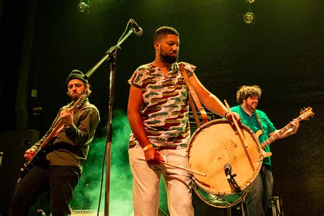 Congadar E Boogarins Aquecem O Frio Mineiro Grandes Shows Em BH