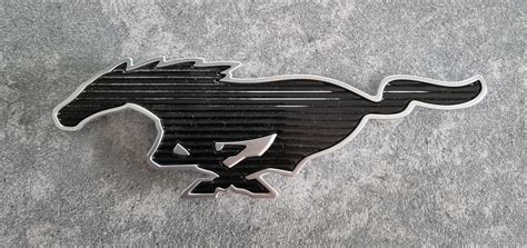 ATRAPA ZNACZEK EMBLEMAT FORD MUSTANG MACH E MACH E LJ8B 8A224 AC Za 390