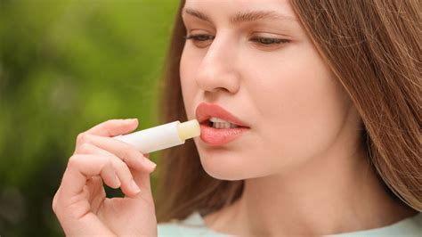 6 Home Remedies For Treating Your Chapped Lips This Winter Season