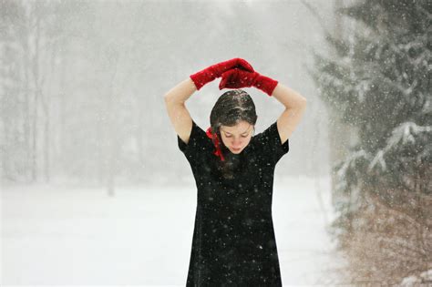 Wallpaper Portrait Red Snow Bow Gloves Ice Standing Ribbon