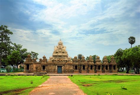 Famous Kanchipuram Temple and Sarees - Swadesi