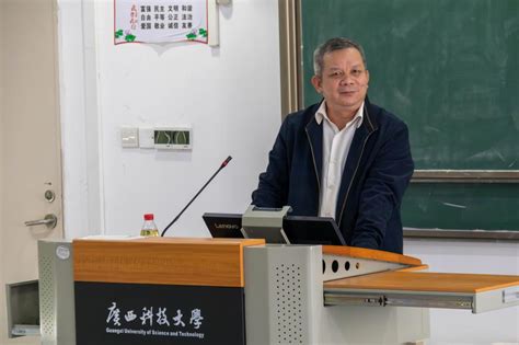 校党委常委、副校长张发钦为机械汽车学院学生讲授《形势与政策》课 机械与汽车工程学院