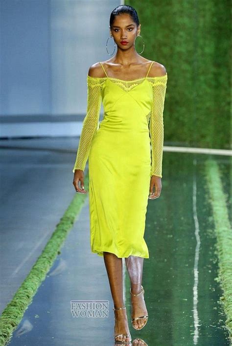 Платье-комбинация. С чем носить? | Spring fashion chic, Neon fashion ...