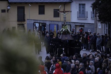 El Via Crucis Al Castillo De Ponferrada Revive La Leyenda Del Cristo