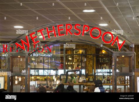 Pub Wetherspoon Et Signalisation Banque De Photographies Et D’images à Haute Résolution Alamy