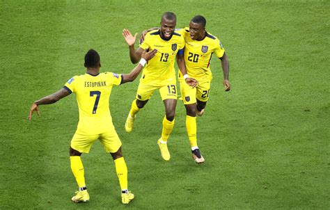 Ecuador rompió la historia venció 2 0 al anfitrión Qatar con goles de