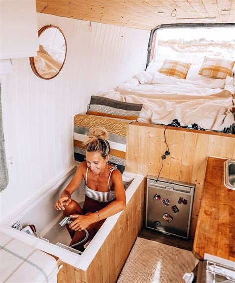 Pin Van Claire Baur Op V A N Vintage Camper Interieur Verbouwde