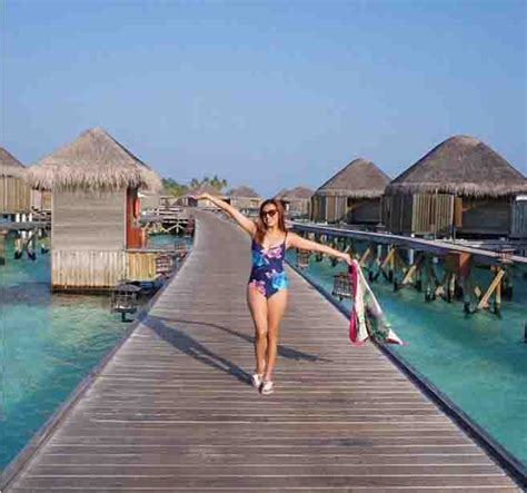 Hot Sexy Nikki Gil Bikini Pics