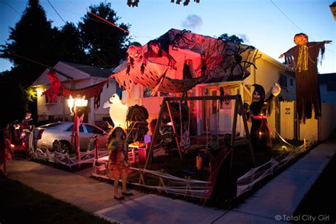 Best Halloween House Ever + Photo Tips | Total City Girl - The Blog