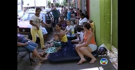 G Estudantes Aguardam Dois Dias Em Fila Para Conseguir Vaga Em