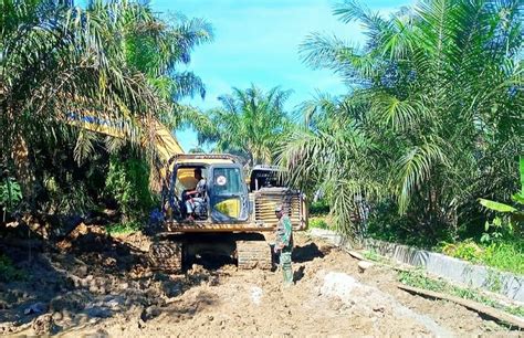 Pemadatan Jalan Cor Beton Tuntas Ditangani Satgas TMMD Kodim 0204 DS