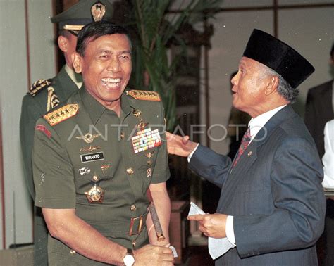 PRESIDEN BJ HABIBIE DAN MENHANKAM WIRANTO ANTARA Foto