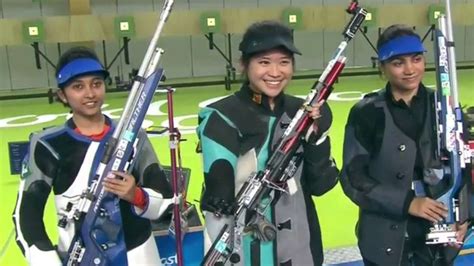 Cwg Mehuli Ghosh Wins Silver In M Air Rifle Bronze For Apurvi