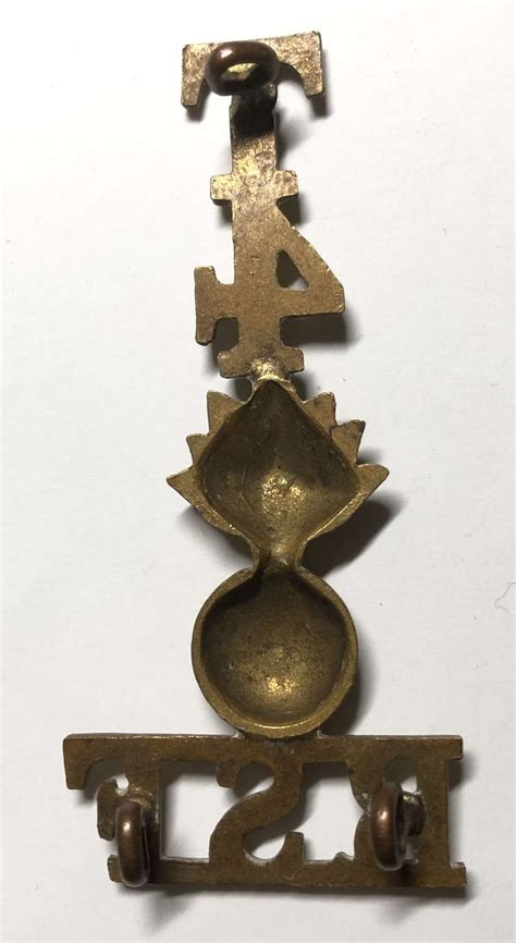 T 4 Grenade RSF Royal Scots Fusiliers Post 1908 WW1 Shoulder Title