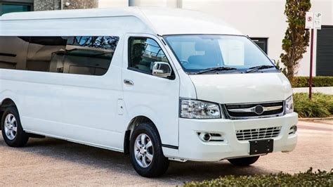 Sewa Hiace Jember Toyota Hiace Commuter Dan Hiace Premio Raratravel Id